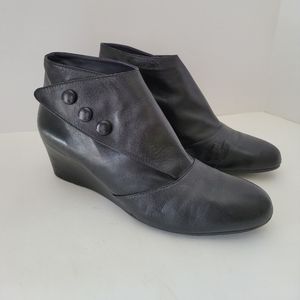 Vaneli Black Leather Wedge Ankle Booties Velcro Strap Size 10
